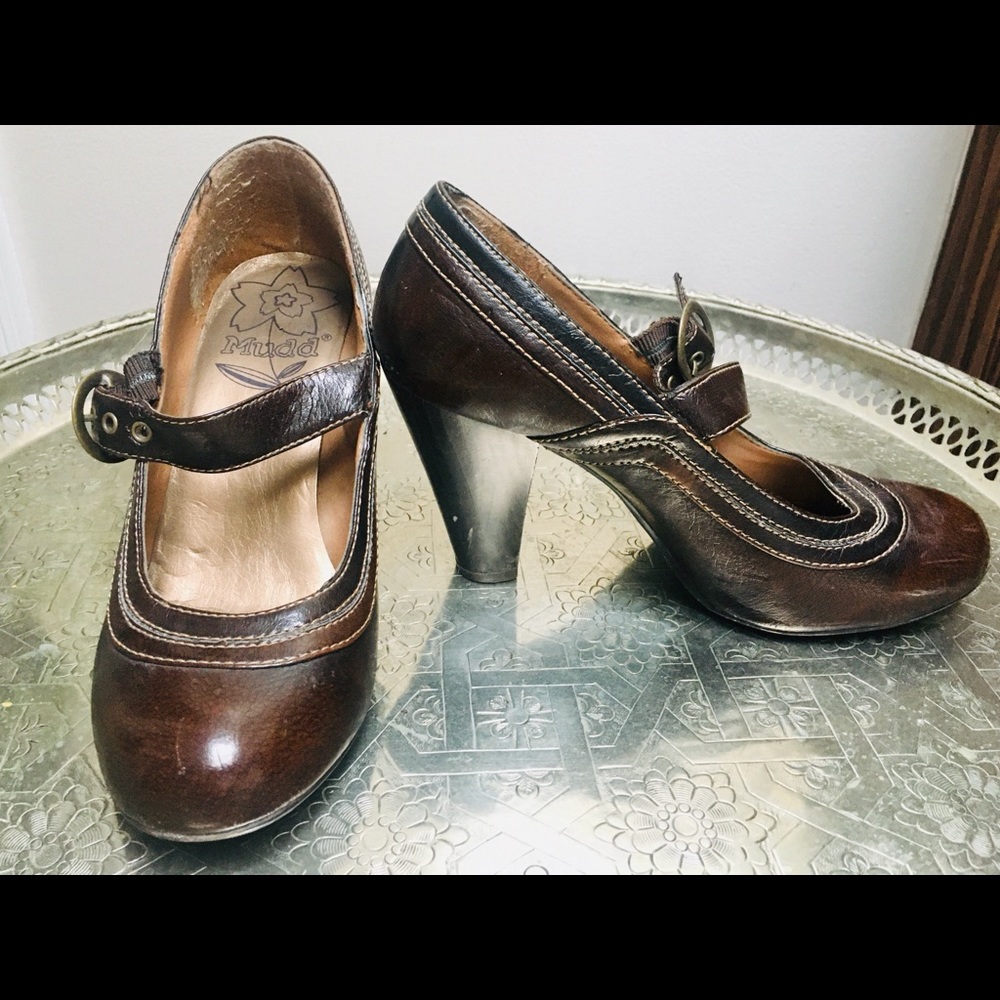 Brown Mary Jane heels.
